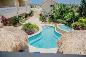 Huge 4-bedroom apartment 2 km from Eagle beach